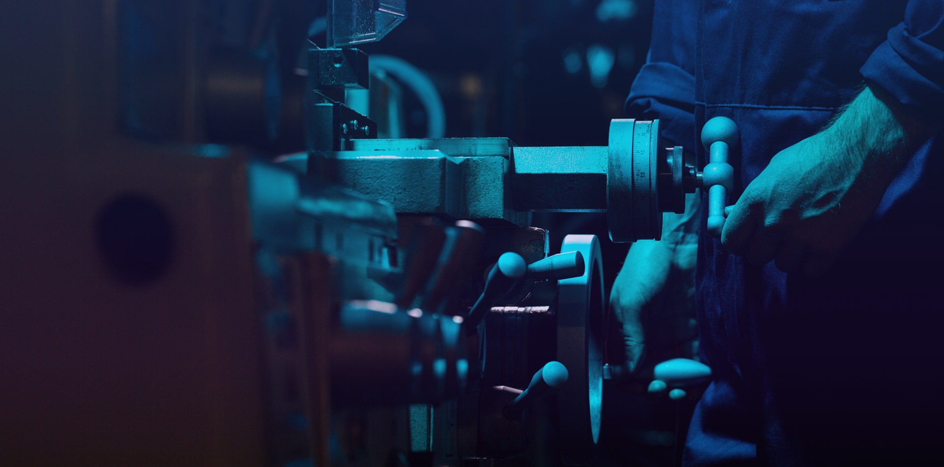 以優(yōu)良的產品 · 優(yōu)質的服務